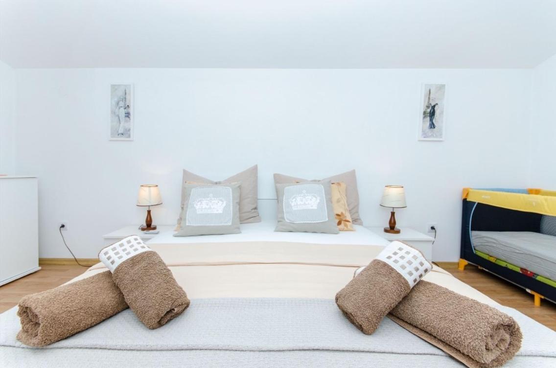 Dalmatian Village Charm - Spacious Villa With Pool Near Trogir Primorski Dolac Eksteriør billede
